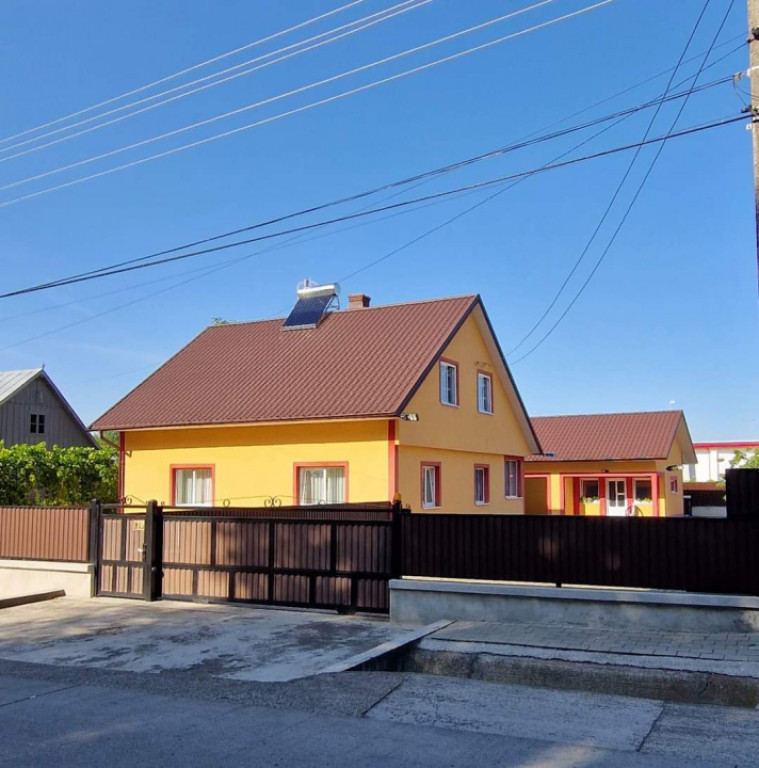 Casa individuala, 700mp teren, zona centrala Arbore, Radauti