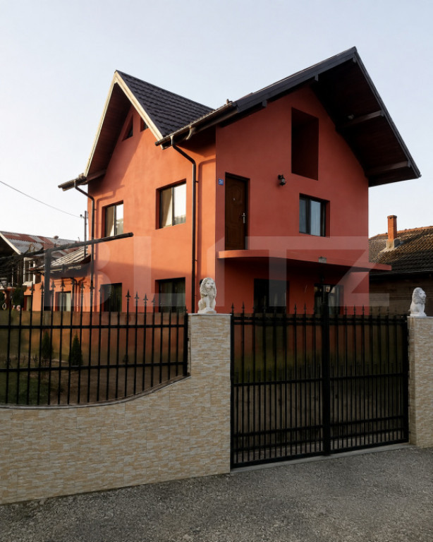 CASĂ SPAȚIOASĂ ÎN TEIȘ P+1, TOATE UTILITĂȚILE, 4 KM