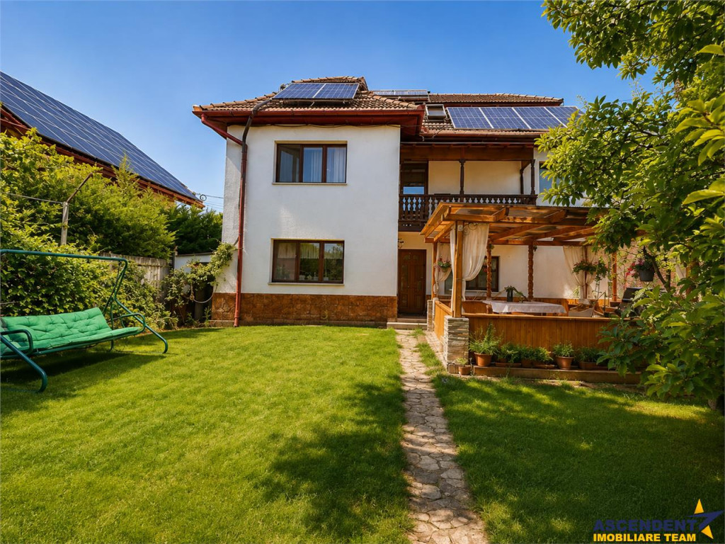 Casa familiala,790mp teren,5 dormitoare, livada,2 garaje,pan