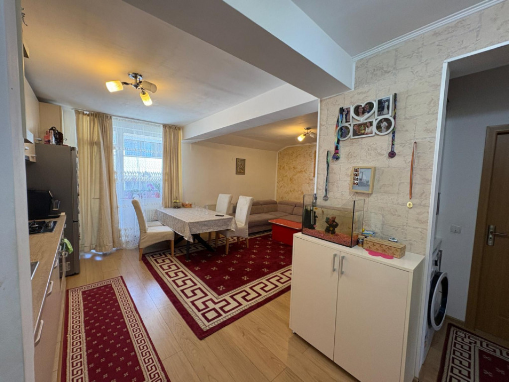 Apartament 3 Camere Floresti Zona Urusagului, 62 mp, 2 Balco