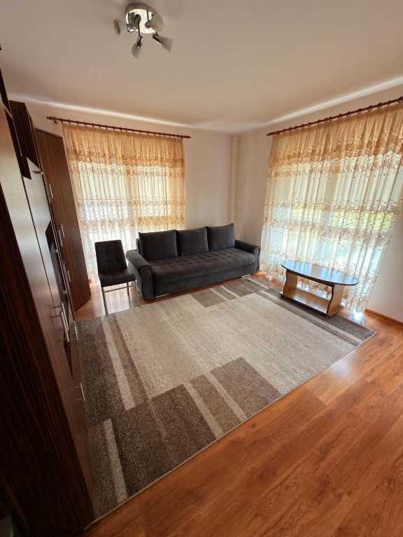 Apartament de 2 camere zona Tractorul,