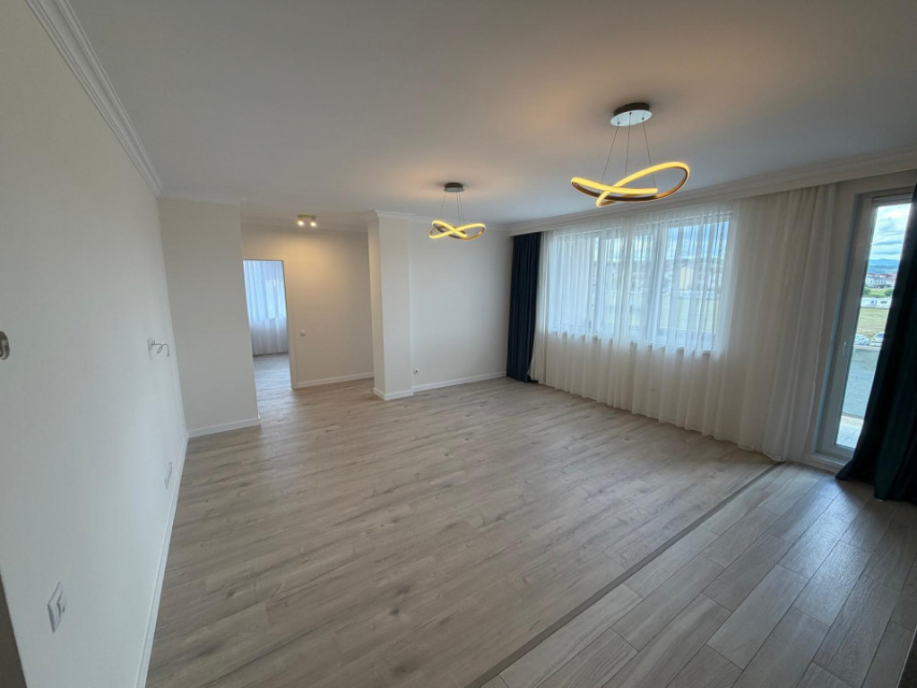 Apartament 4 camere, 93,2 mp Sub Cetate
