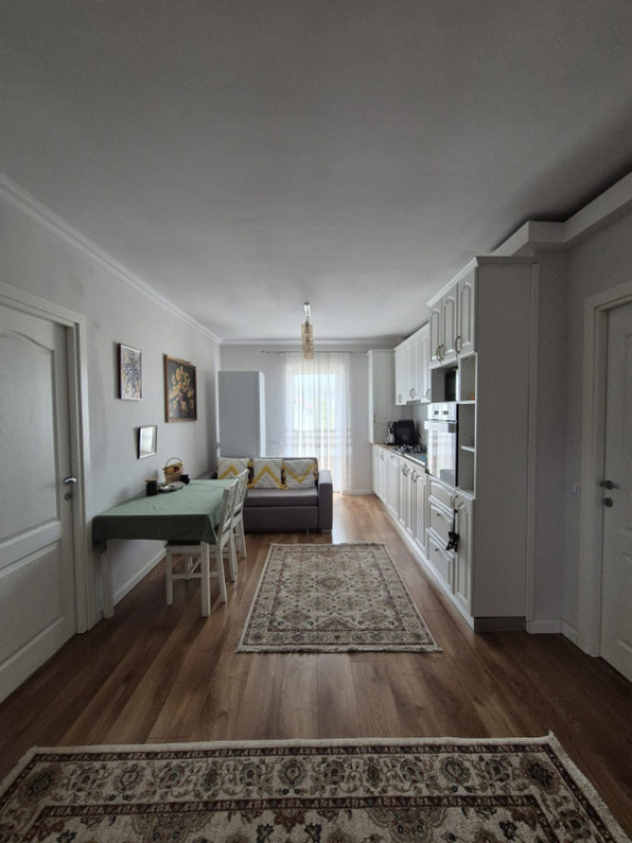 Apartament 3 camere , 56 MP ,zona Florilor