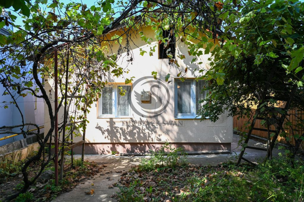 Casă din cărămidă de vanzare | 444 MP teren | Pleasa,...