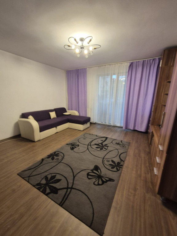 Inchiriere apartament 2 camere, 50 mp , Zona Florilor Flores