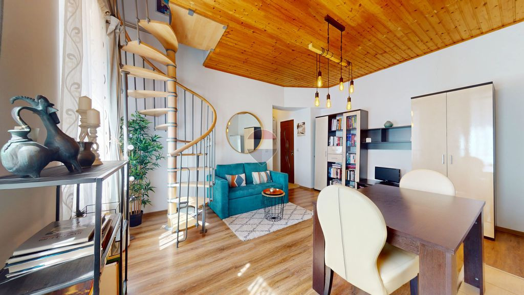 3 camere tip casă, parcare proprie, pod și magazie, Str...