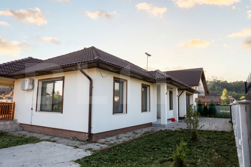 Casă nouă cu 4 camere, 2 băi, terasă si 6 ari de teren ?