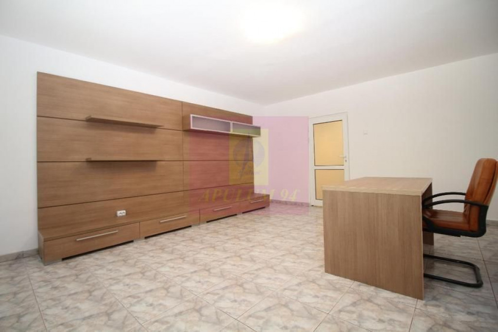 2 camere Decebal decomandat, centrală, parcare, an 1986, 65