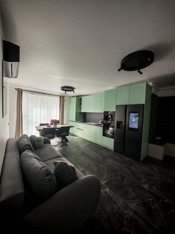 Apartament 3 camere semidecomandat 66.2 mp, Zona Vivo, Flore