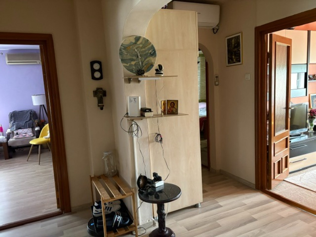 Apartament 4 camere zona Pod Butelii