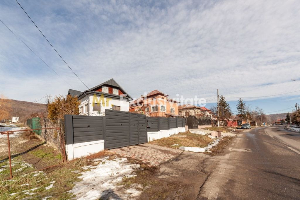 Parte din triplex, Zavoi, mobilata si utilata, 178000 EURO
