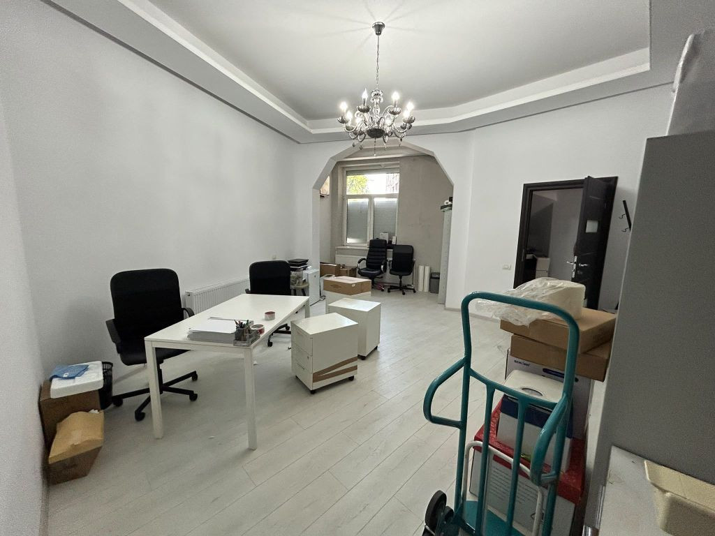 Apartament 4 camere | Birou | Mântuleasa – Universitate