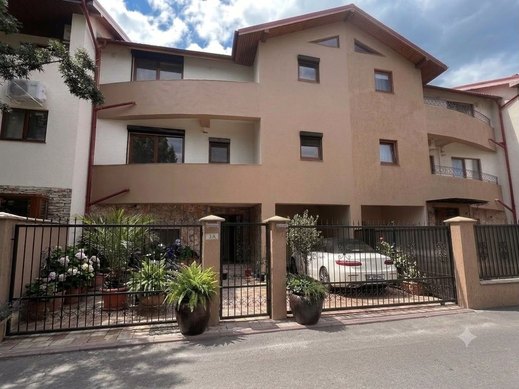 Pipera - Vilă duplex 6 camere și 4 băi