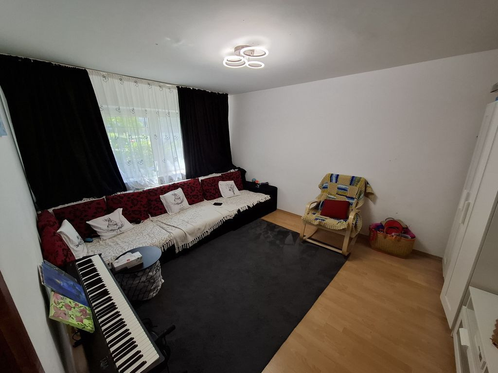 Apartament cu trei camere parter Inel II