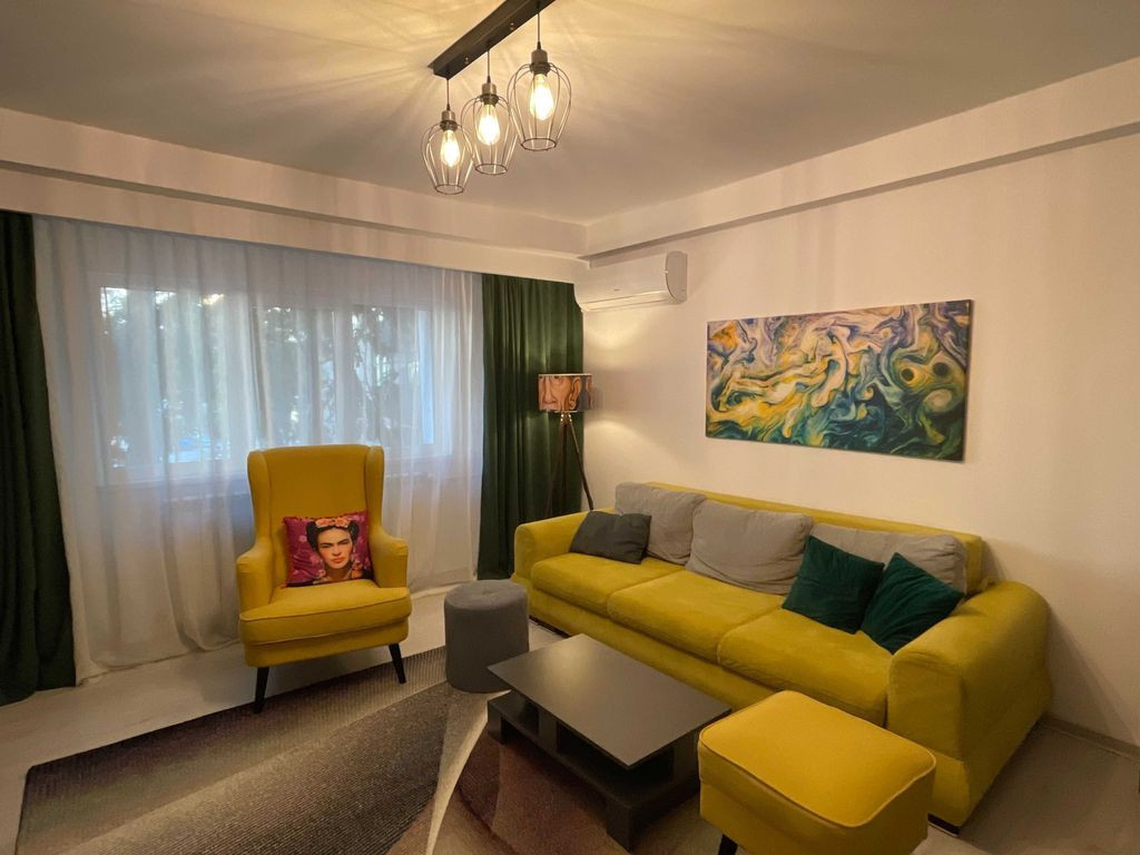 13 Septembrie | 3 camere | 74mp | et 1 | parcare | 650 euro
