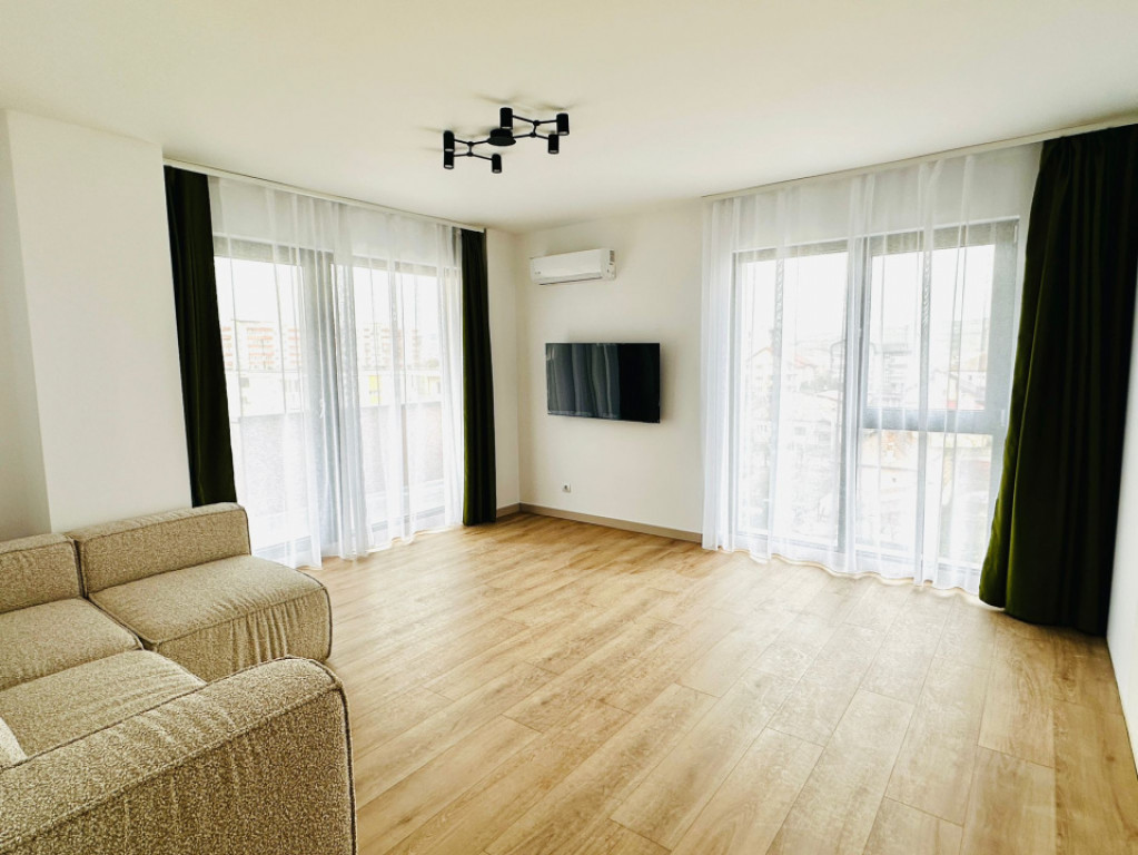 Apartament de 2 camere, decomandat, 53mp, balcon 6mp, Intre