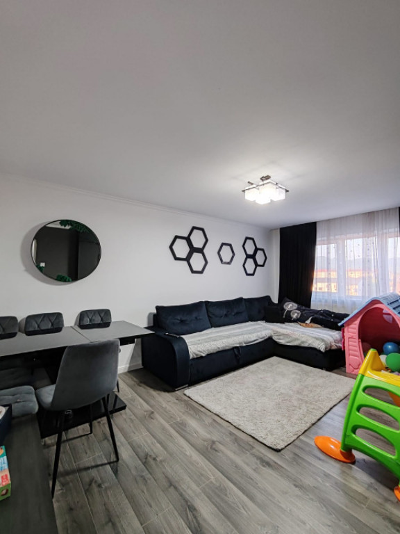 Apartament 3 camere, 71 mp, zona Hotvon