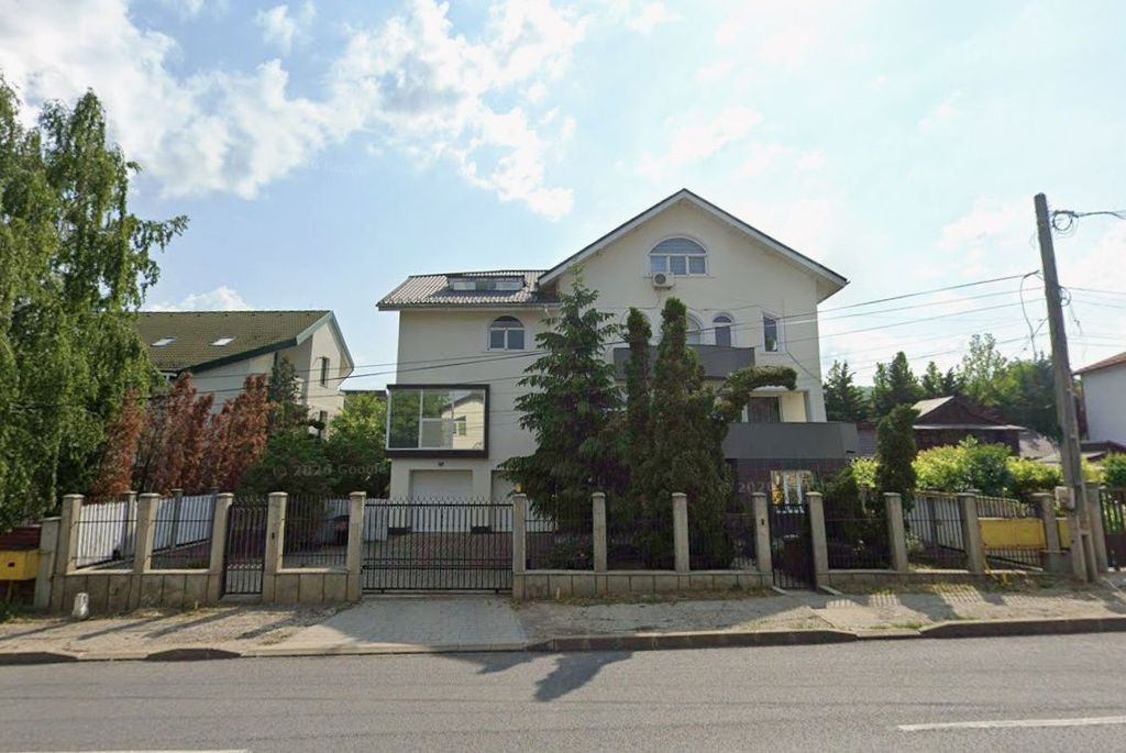 Centru comercial BUCIUM | 903 mp, 14-16 parcări, vânzar...
