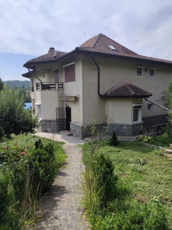 Vila 380 mp Provita de Jos