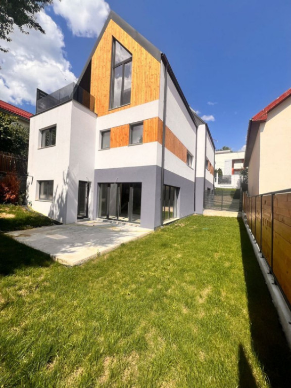 Duplex 4 CAM, SU 127.41 MP, 2 TERASE DAMBUL ROTUND