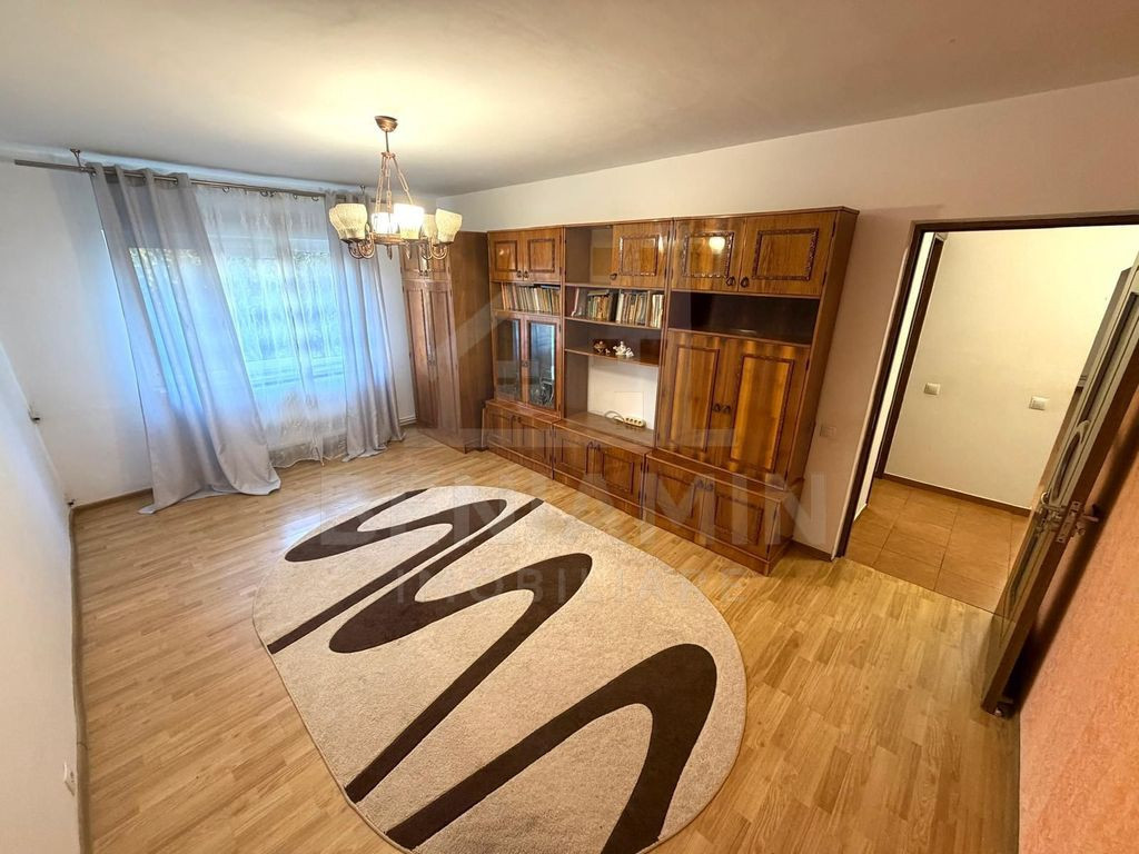 3 camere decomandat cu 2 bai Rovine etajul 3 centrala ter...