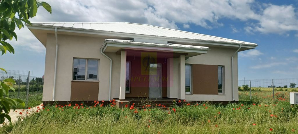Gulia, casă nouă parter 4 camere, curte 514 mp