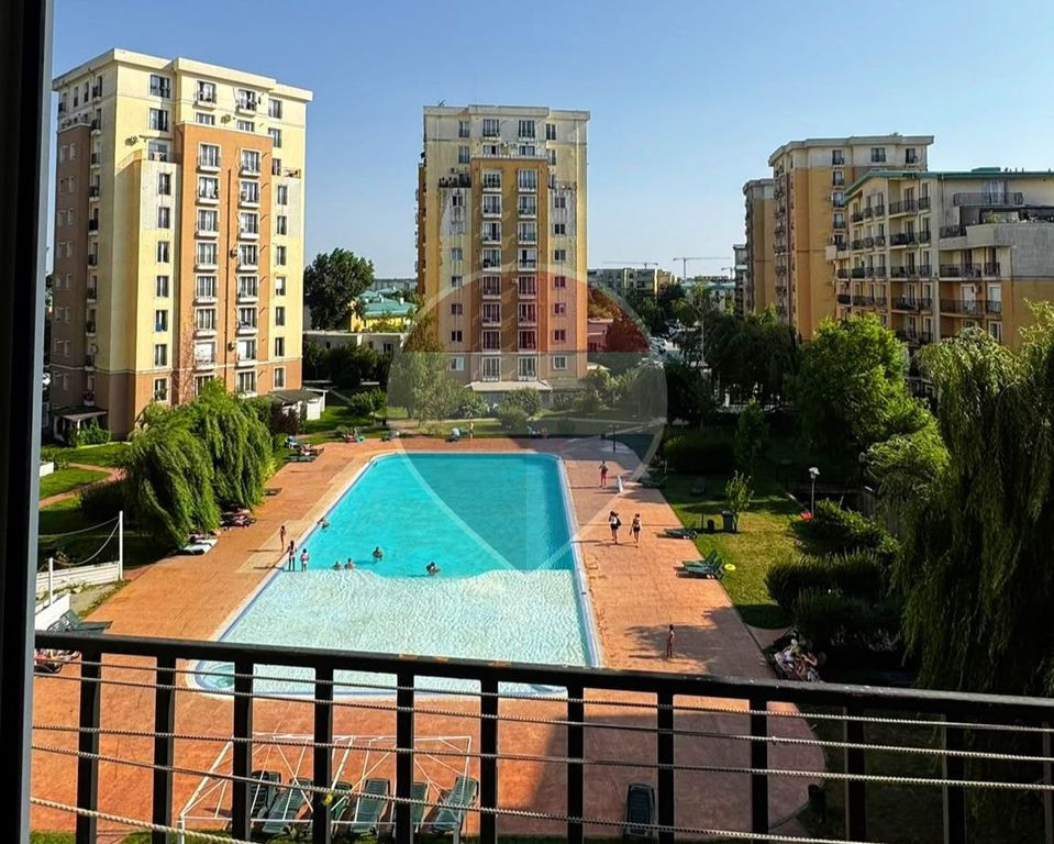 Inchiriere studio dublu Cosmopolis cu piscina si loc de p...