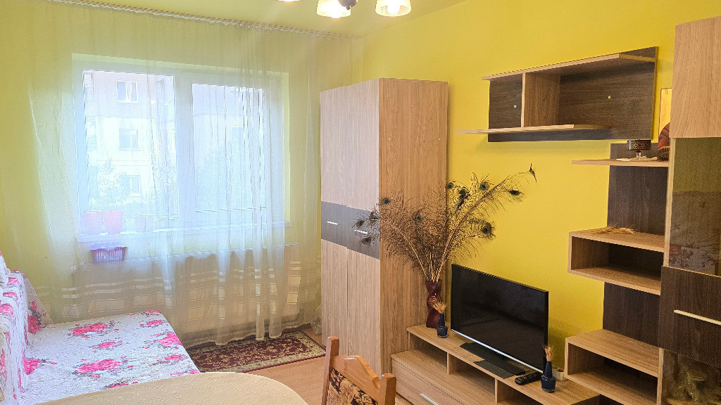 Inchiriez apartament cu 2 camere in Deva, zona Dacia, etaj 1,