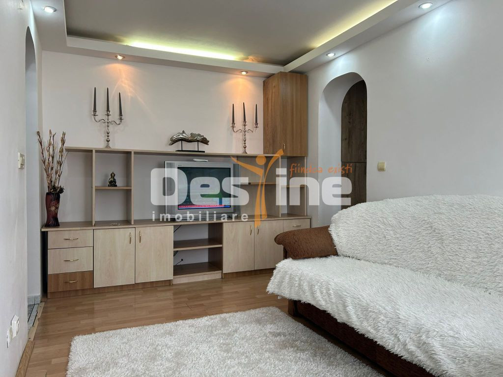 Podu Ros - Apartament 3 camere semidecomandat, MOBILAT ș...