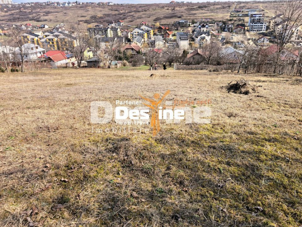 Teren intravilan 3000 mp Str. Soarelui la asfalt utilită...