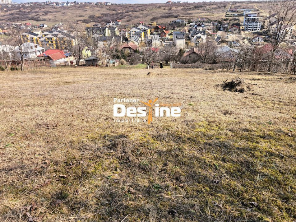 Teren intravilan 3000 mp Str. Soarelui la asfalt utilită...