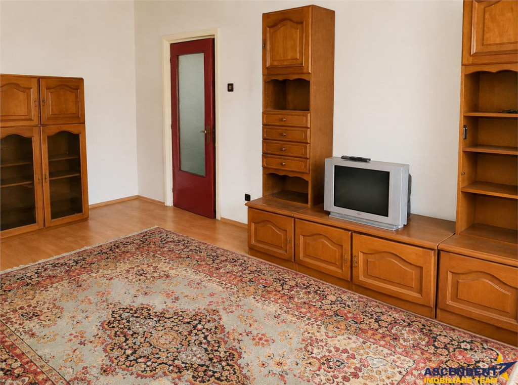 Calea Bucuresti,3 camere,decomandate, etaj 2, 87mp, 2bai,