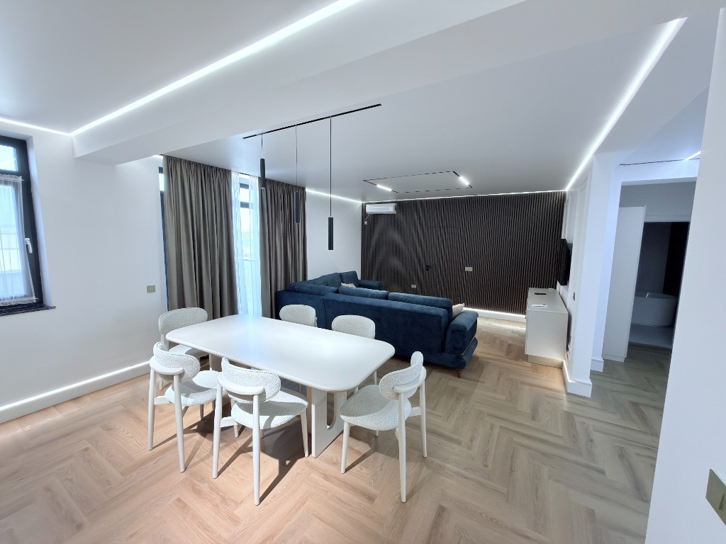 Penthouse bloc nou mobilat si utilat