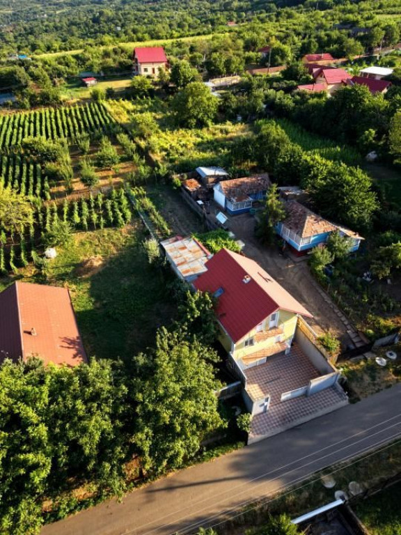 Casă individuală 4 camere 2 garaje 150 mp + anexa și g...