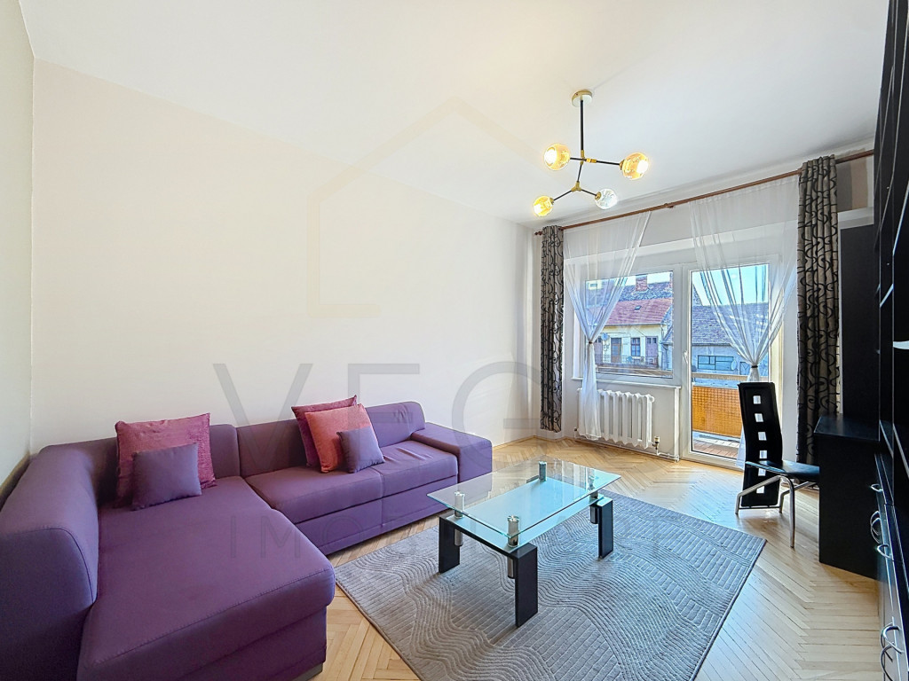Apartament cu 3 camere, 70 mp, 2 bai, balcon, in Centru