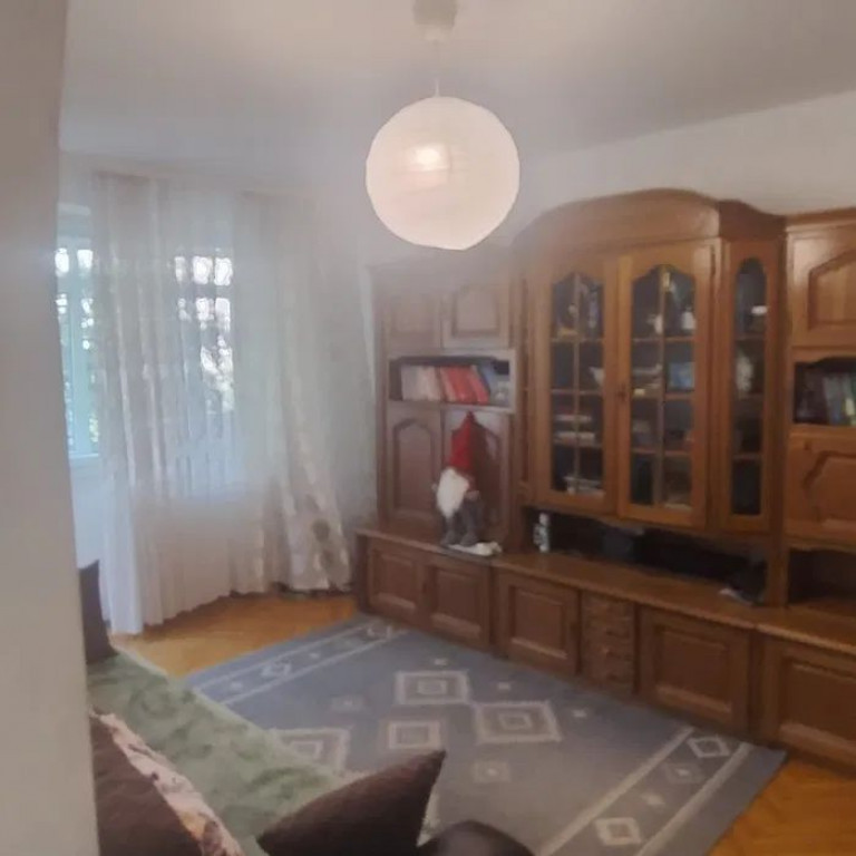 Apartament 3 camere - Dristor