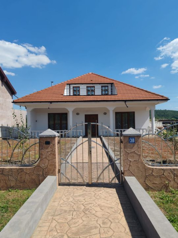 Casa exclusivista, complet mobilata si utilata, Valeni, V...