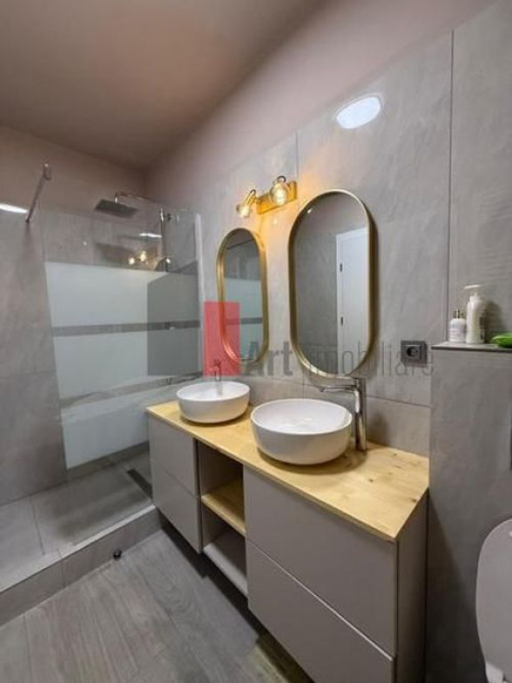 Vindem casa moderna cu piscina si zona de fitness --Mihai...