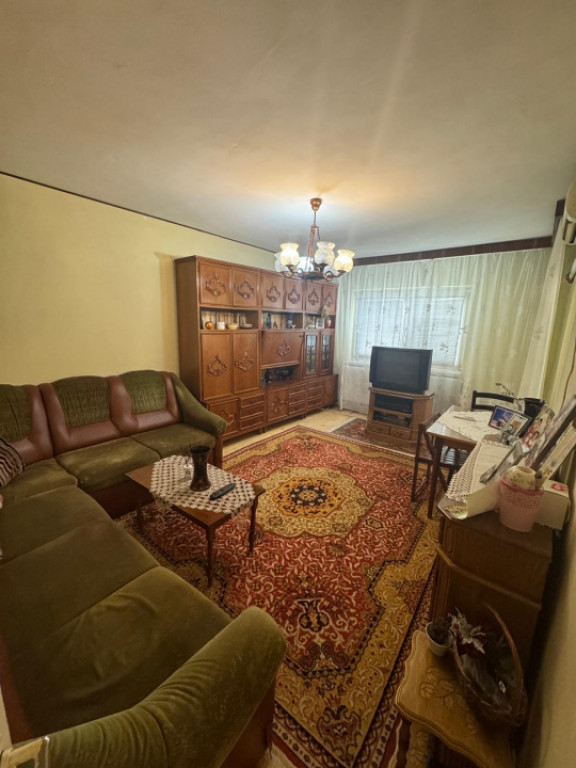 Apartament 3 camere, 68 mp, zona Rovine