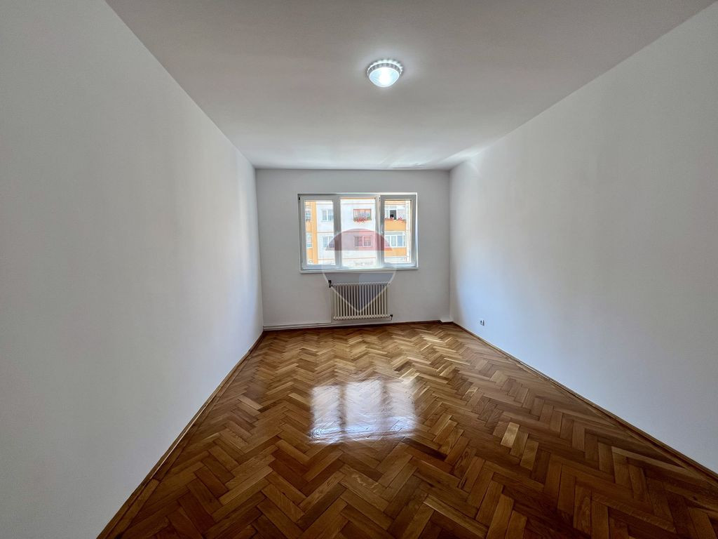 Apartament decomandat 3 camere spațios si luminos I Vasi...