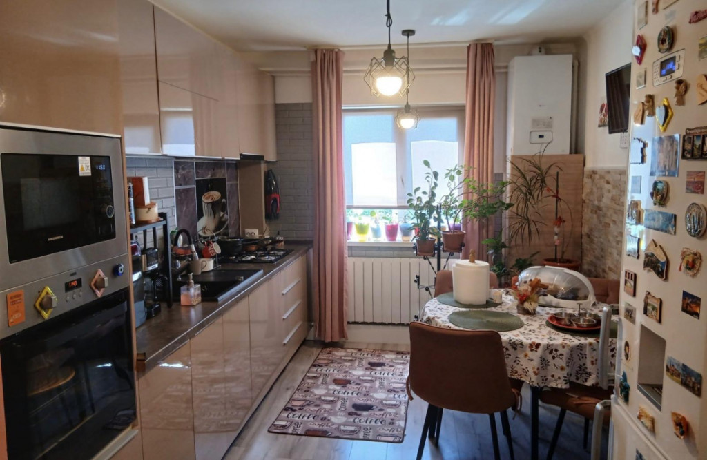 Apartament 2 camere, decomandat, intre lacuri
