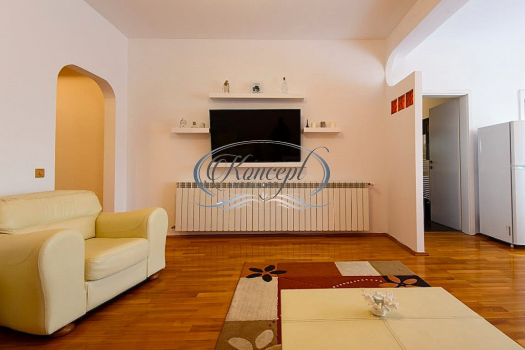 Zona Complexului Diana, apartament mobilat cu parcare