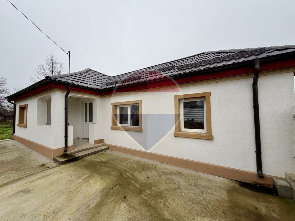 Casă cu 2 camere de vânzare Jaristea