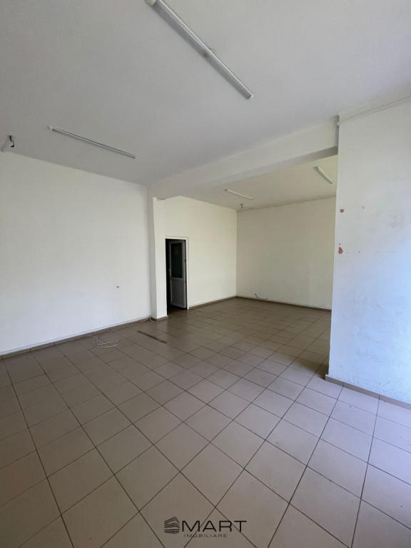Spatiu comercial 4 camere zona Turnisor