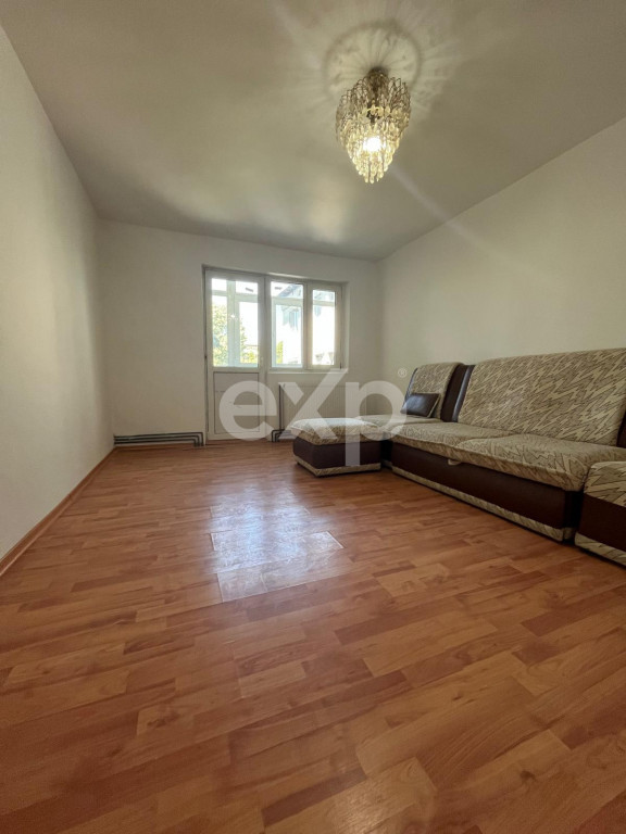 Vanzare 2 camere curat liber decomandat et 3 central Gaesti