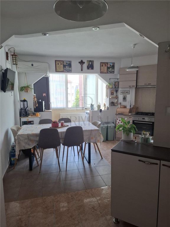 Dambovita - 2 Camere - Etaj intermediar - Decomandat - Centr