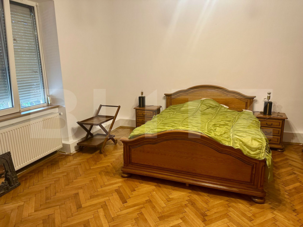Apartament 3 camere la casă, mobilat, cu terasă și parcar