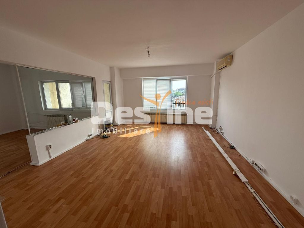 Zona Piața Alba Iulia | Spațiu / Apartament 3 Camere (7...