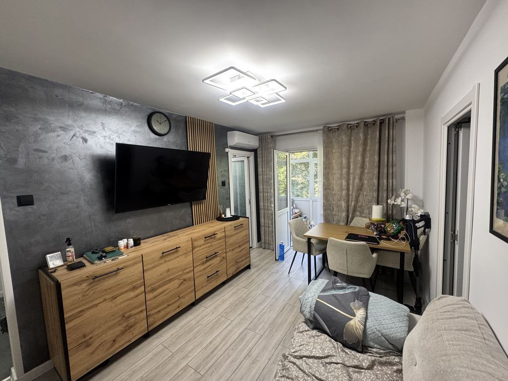 Apartament 2 camere zona Salvare - Scoala 8