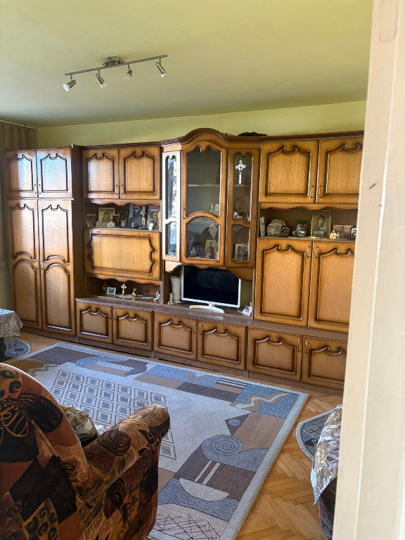 Apartament de 3 camere zona ASTRA,str Calea Bucuresti